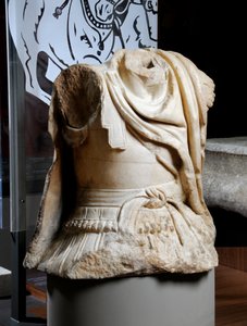 Torso scolpito di un cavaliere ritenuto una copia di una statua originale in bronzo di Alessandro Magno, c.75-25 a.C.