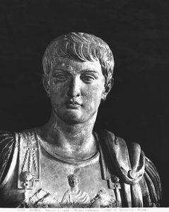 Statua del giovane Nerone (37-68 d.C.) c.54 (marmo) (dettaglio) da Roman