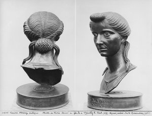 Due vedute di un busto di Livia (58 a.C.-29 d.C.) (bronzo) (foto b/n) da Roman