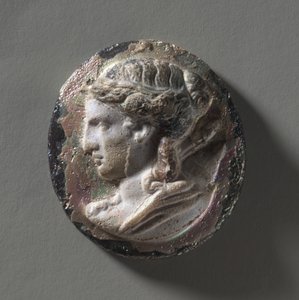 Cammeo: Testa di Artemide, 100-200