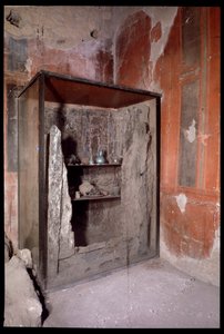 Guardaroba carbonizzato, Casa a Graticcio, V secolo a.C.-I secolo d.C. da Roman Roman