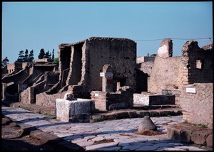 Incrocio tra cardo V e decumano inferiore da Roman Roman