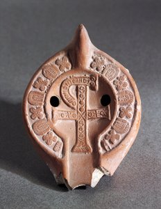 Lampada decorata con Chi-Rho, terracotta