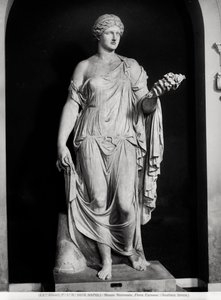 Statua femminile chiamata Flora Farnese, II-III secolo d.C. da Roman Roman