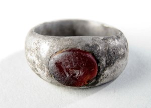 Anello con intaglio (argento)