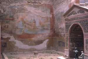 Pompei, Casa di Diana, fontana e pittura murale ad anfiteatro, Italia (foto)