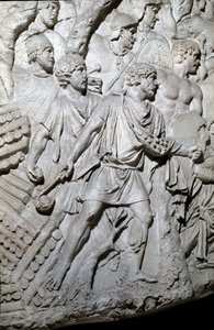 Arte romana: guerrieri daci che usano una catapulta durante la prima guerra in Dacia. Stampo del 1862 che riproduce i bassorilievi della colonna di Traiano a Roma costruita durante il regno dell
