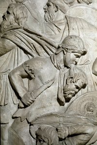 Arte romana: guerriero romano che tiene tra i denti la testa di un guerriero nemico. Calco del 1862 che riproduce i bassorilievi della Colonna Traiana a Roma