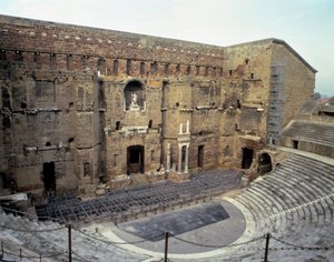Arte romana: veduta del teatro romano della città di Orange (Vaucluse) da Roman Roman
