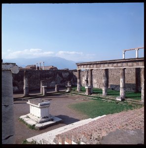 Arte romana: vista del tempio di Apollo nel sito archeologico di Pompei (IV secolo a.C.-II secolo a.C.) Italia da Roman Roman