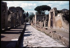 Strada che scende verso il lido, V secolo a.C.-I secolo d.C. da Roman Roman