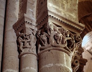 Capitello scolpito della navata da Romanesque