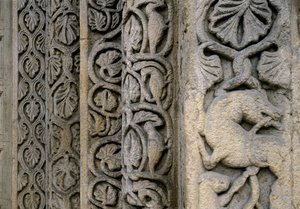 Dettagli decorativi della facciata della Basilica, inizio XII secolo