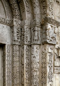 Dettaglio della facciata lato destro del portale della Basilica, inizio XII secolo