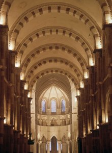 Interno della Cattedrale di Vézelay da Romanesque
