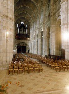 Interno della Cattedrale di Saint-Lazare d