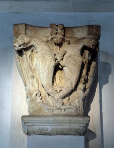 Mostri, Capitello del coro (scultura) da Romanesque
