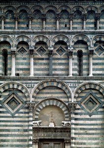Arte romanica: dettaglio della facciata policroma da Romanesque