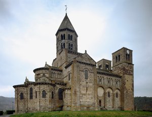 Arte romanica: vista della chiesa di Saint-Nectaire da Romanesque