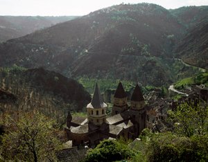 Arte romanica: veduta della chiesa dell