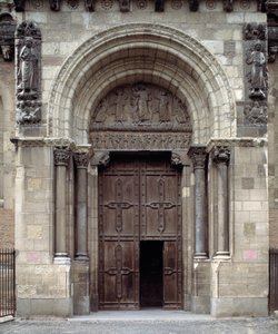 Portale sud della Basilica da Romanesque