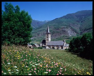 Vista della chiesa di Santa Maria, Arties da Romanesque