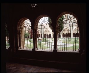 Veduta del chiostro della Cattedrale di Santa Tecla a Tarragona da Romanesque