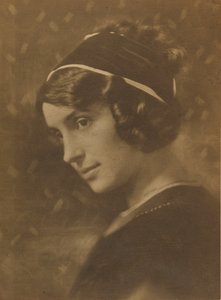 [Ritratto di giovane donna] da Rudolf Duhrkoop