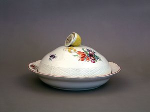Zuppiera dal Servizio da Cena Imperiale della Fabbrica di Porcellana Imperiale, 1775-1780 da Russian Master