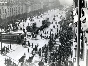 Dimostrazione a San Pietroburgo contro il massacro di Lena in Siberia, aprile 1912 da Russian Photographer