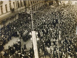 Processione funebre del poeta Valery Yakovlevich Bryusov (1873-1924) a Mosca il 12 ottobre
