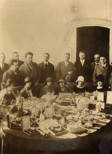 Gioielli della corona russa e uova Fabergé preparati per la vendita all
