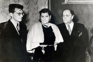 Il compositore Dmitri Dmitriyevich Shostakovich, la cantante Maria Maksakova e lo scrittore Aleksei Nikolayevich Tolstoy da Russian Photographer