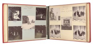 La famiglia imperiale russa, pagina da un album di fotografie, c.1897-99 da Russian Photographer