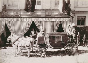 Carrozza che arriva al matrimonio dello zar Nicola II con la principessa Alessandra d