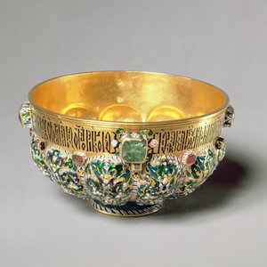 Ciotola in rilievo con gemme cabochon e decorazione policroma, 1653 (oro con pietre preziose e perle)