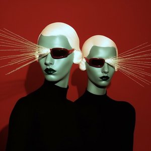 Manichini di moda futuristici da Samantha Hearn