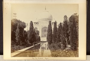 Agra; il Taj Mahal, dalla fontana da Samuel Bourne