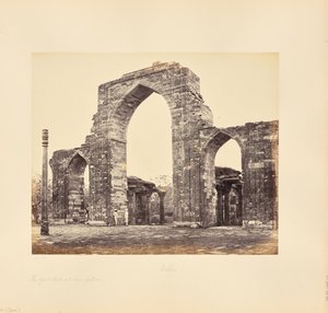 Delhi; il Kutub Minar, il Grande Arco e la Colonna di Ferro da Samuel Bourne