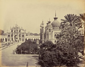 Lucknow; il cancello e il giardino dell