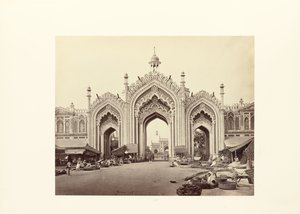 Lucknow; il portale del bazar di Hooseinabad da Samuel Bourne
