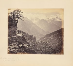 La vista dalla nuova strada a Pangi - le grandi vette Chini sullo sfondo da Samuel Bourne