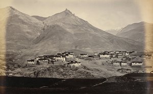 Il villaggio di Kibber, Spiti, con Chikkim in lontananza da Samuel Bourne