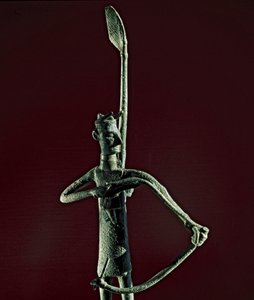 Statuetta di guerriero che tira un arco in bronzo da Sardinia Nuragic Civilization