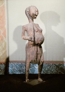 Statua di una donna incinta