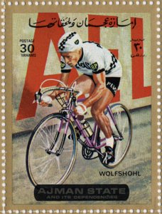 Francobollo degli Emirati Arabi Uniti che rappresenta il ciclista Rolf Wolfshohl (nato nel 1938) da School Arabic