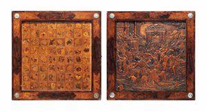 Una scatola da gioco pieghevole in marqueterie di legno di frutto intagliato a rilievo e noce con montature in argento boemo