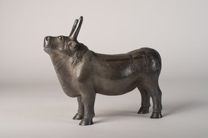 Toro (argento con decorazione cesellata e a sbalzo)