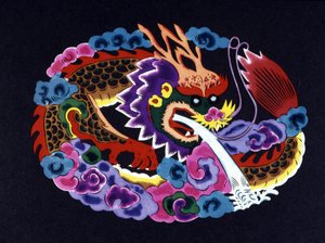 Ritaglio di carta cinese colorato con un drago
