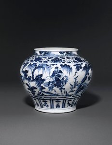 Vaso blu e bianco eccezionalmente raro e importante, Dinastia Yuan, metà del XIV secolo da School Chinese